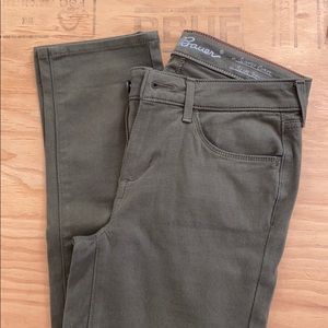 Eddie Bauer slightly curvy slim straight